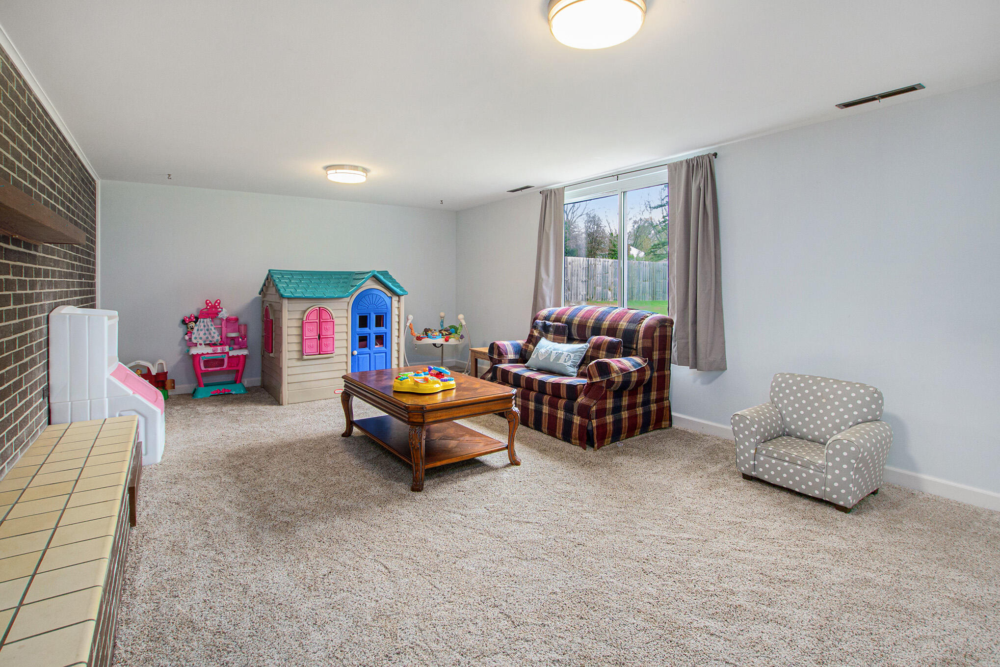 2463 Glengarry Road Jackson, MI 49203 - Photo 26 of 37 Familyroom Lower level
