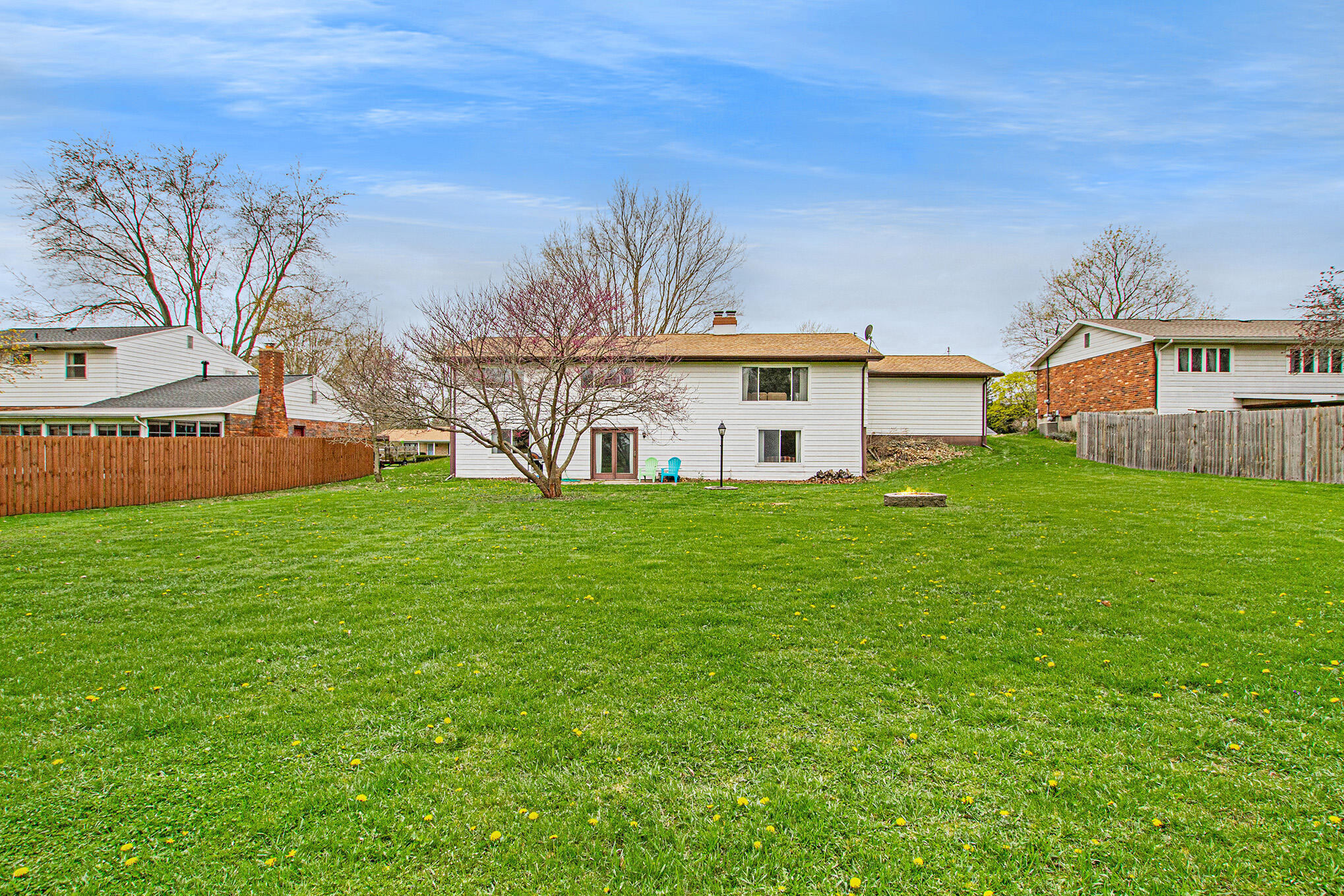 2463 Glengarry Road Jackson, MI 49203 - Photo 34 of 37 Back property line view