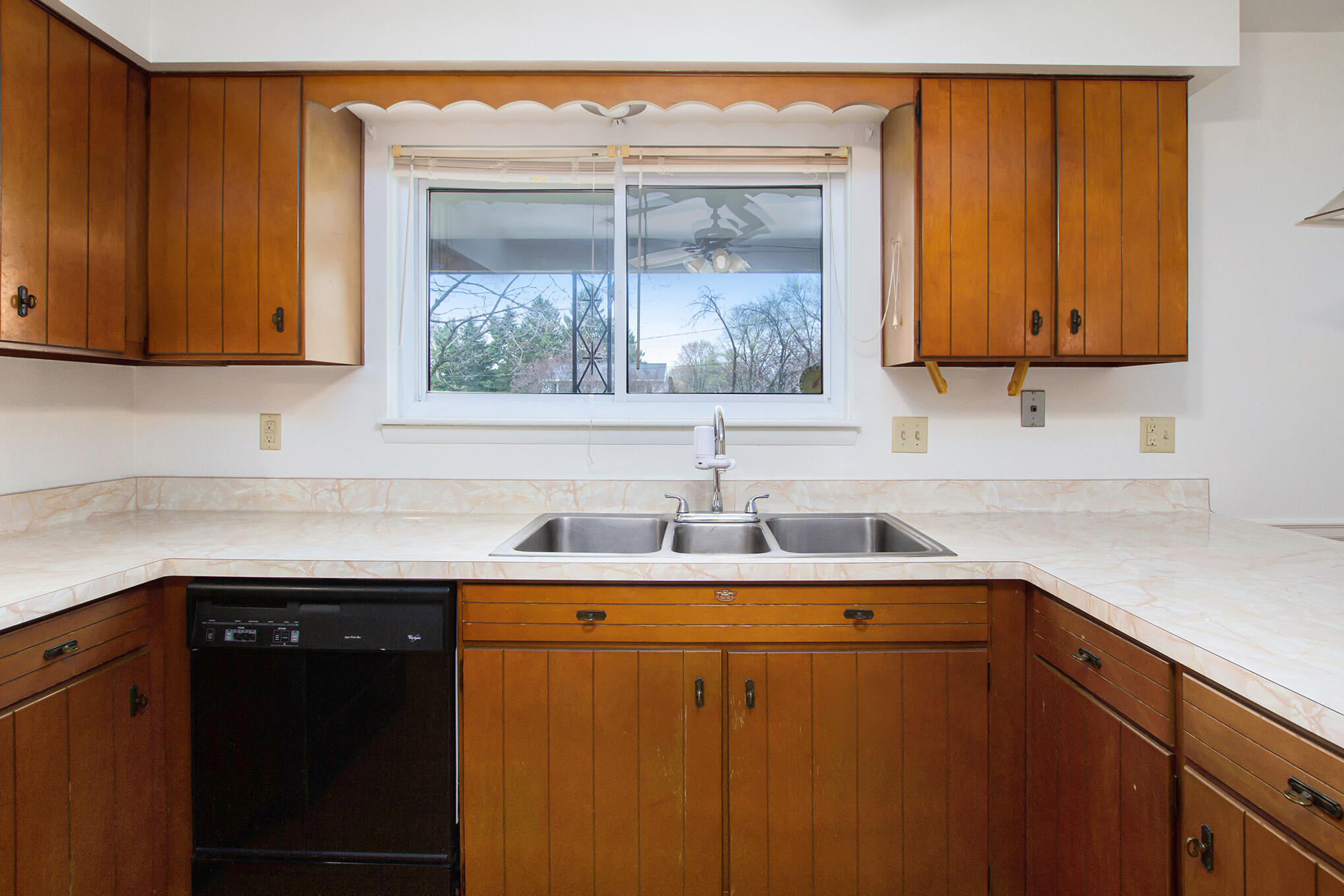 2463 Glengarry Road Jackson, MI 49203 - Photo 5 of 37 KitchenSink
