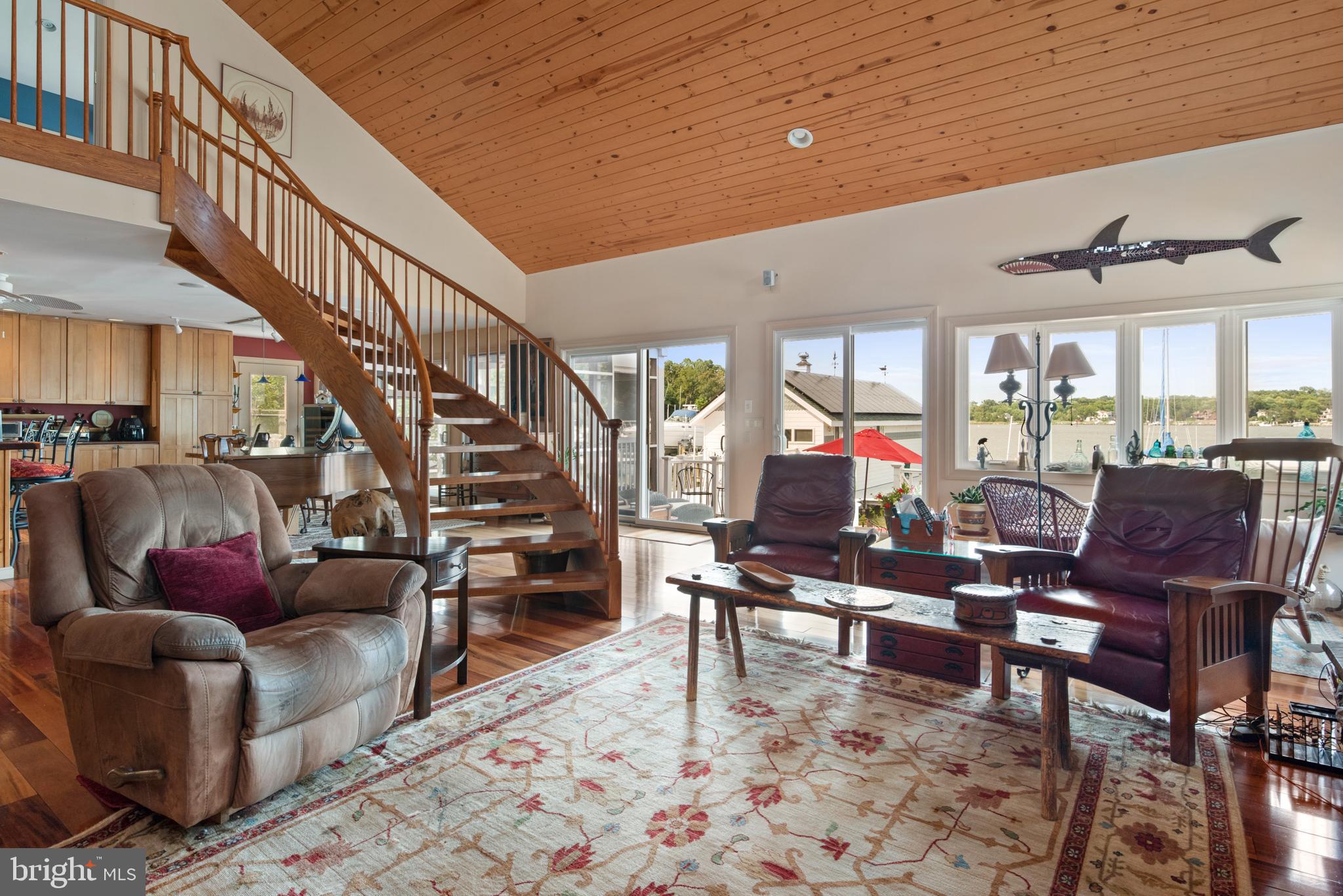 3731 Thomas Point Road Annapolis, MD 21403 - Photo 17 of 90 Family room area in great room, vaulted ceiling