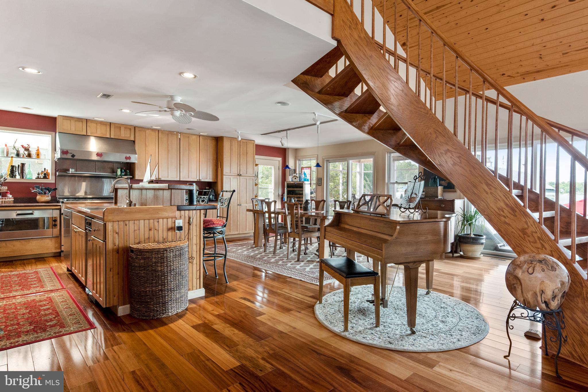 3731 Thomas Point Road Annapolis, MD 21403 - Photo 20 of 90 Great room format with water views