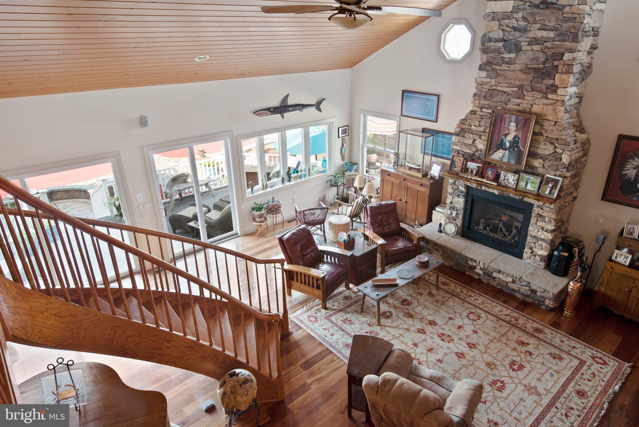 3731 Thomas Point Road Annapolis, MD 21403 - Photo 21 of 90 Main level great room, vaulted ceiling