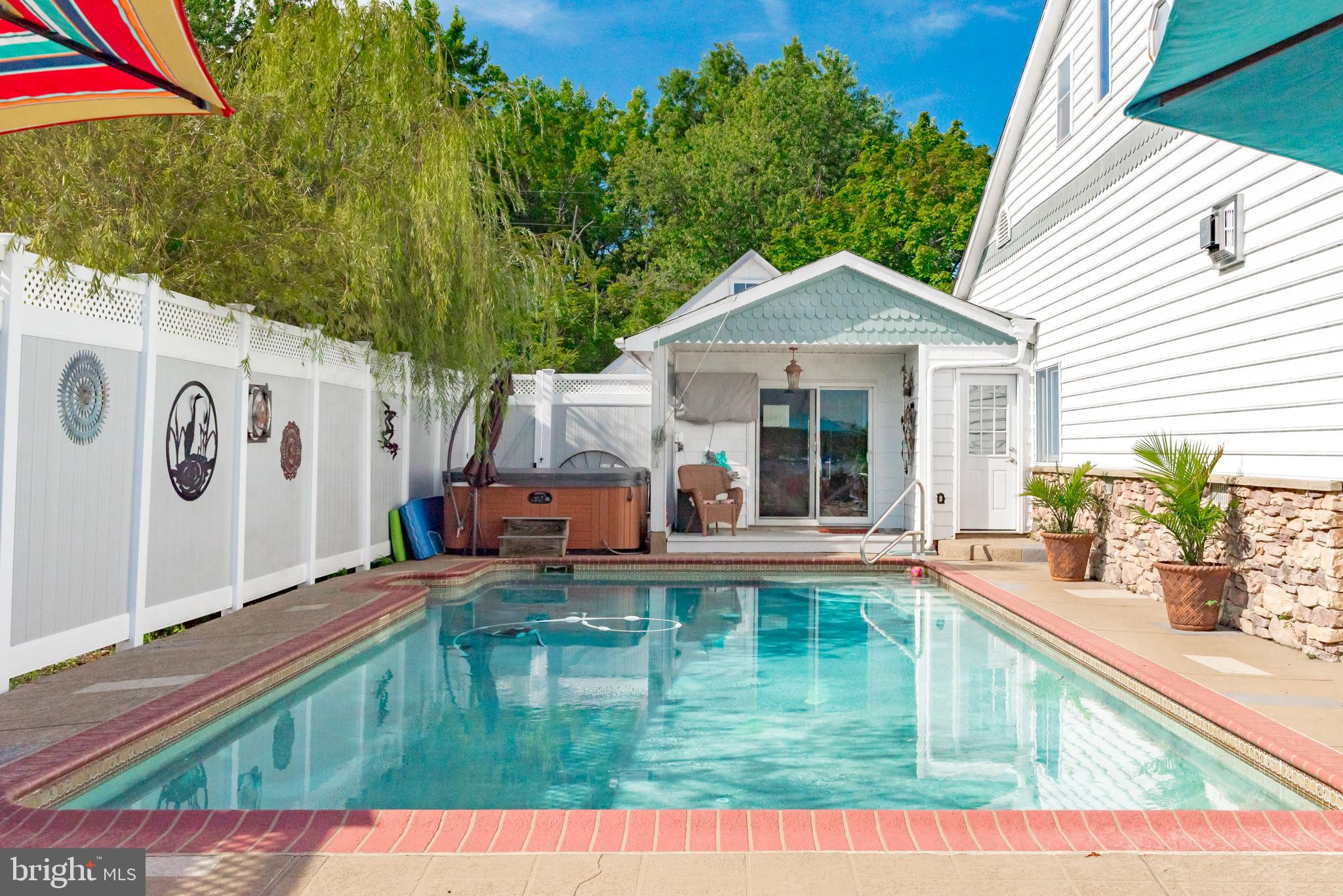 3731 Thomas Point Road Annapolis, MD 21403 - Photo 4 of 90 Private swimming pool with views of Fishing Creek