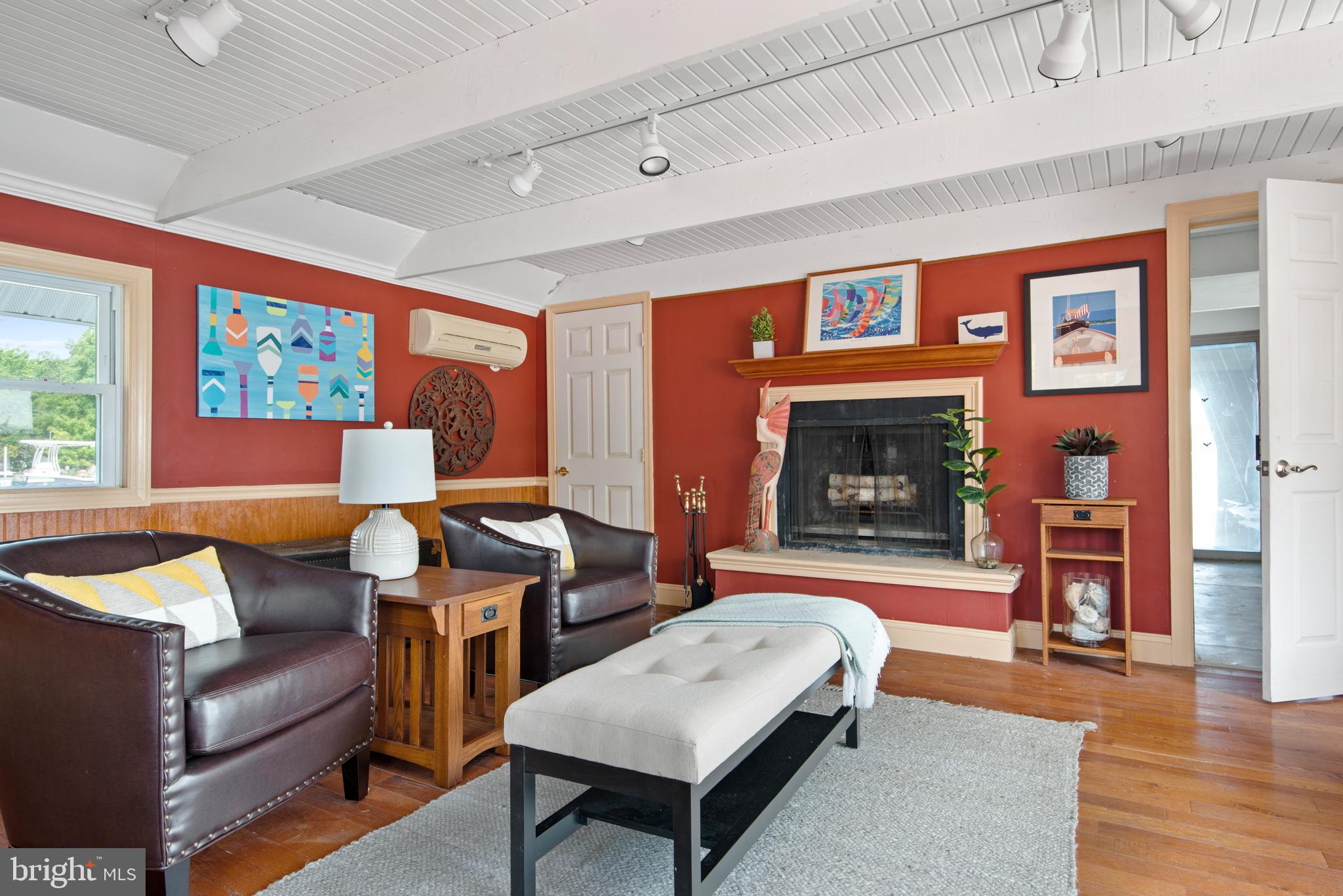3731 Thomas Point Road Annapolis, MD 21403 - Photo 46 of 90 Interior sitting room in Boathouse with waterviews