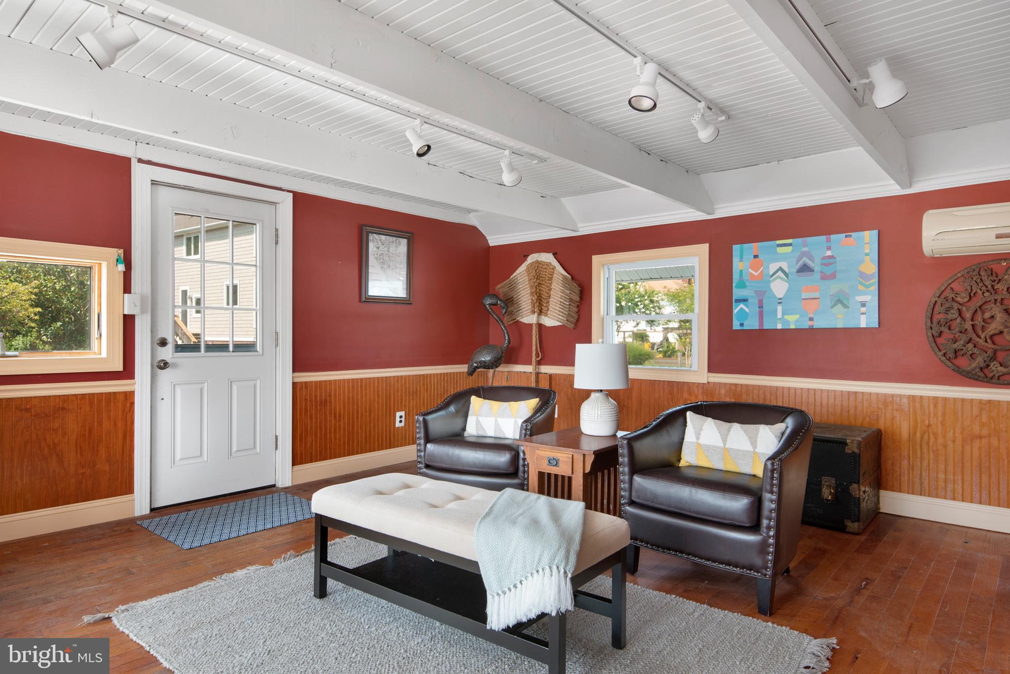 3731 Thomas Point Road Annapolis, MD 21403 - Photo 47 of 90 Interior sitting room in Boathouse with waterviews