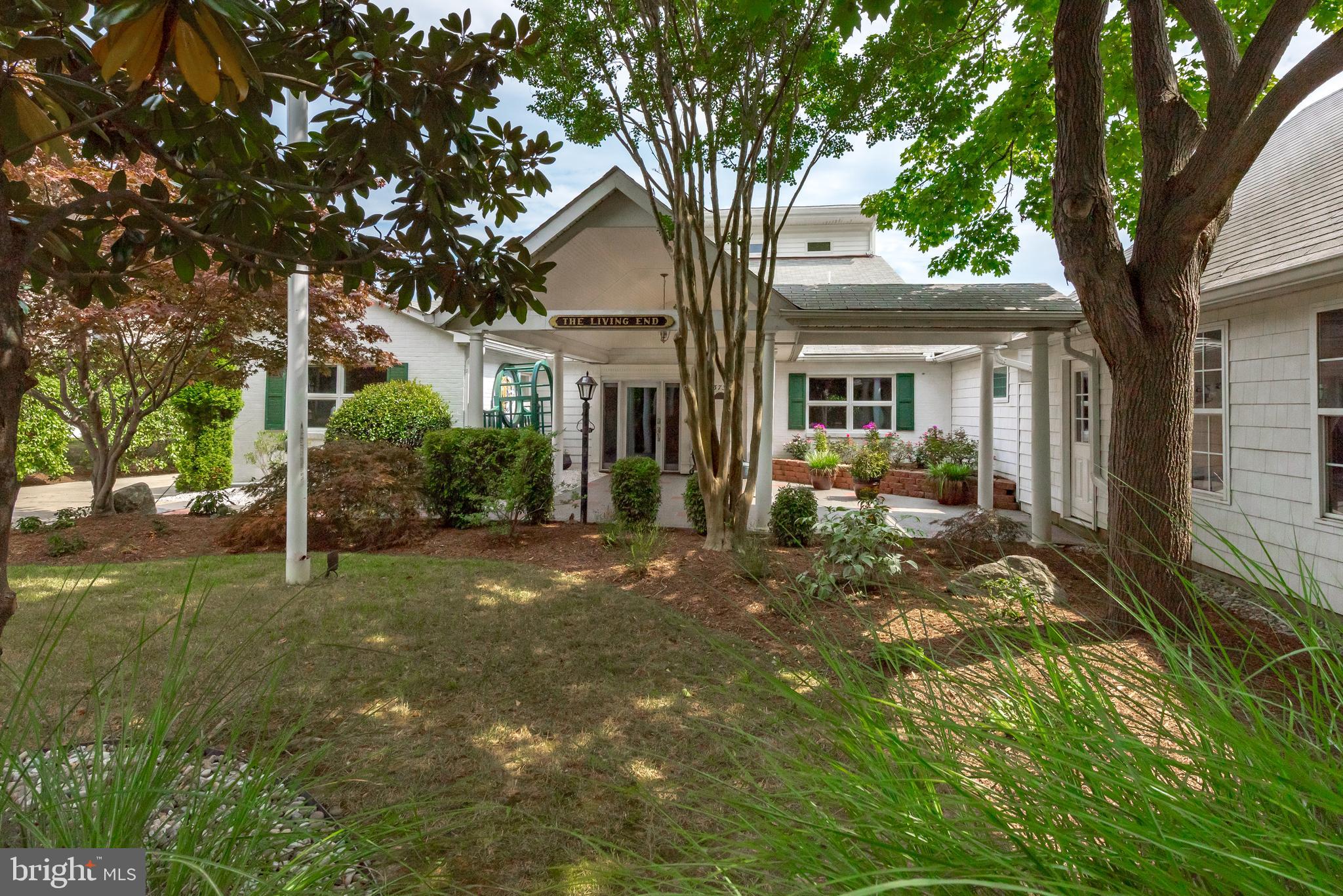 3731 Thomas Point Road Annapolis, MD 21403 - Photo 48 of 90 Entry and covered connection to two car garage.