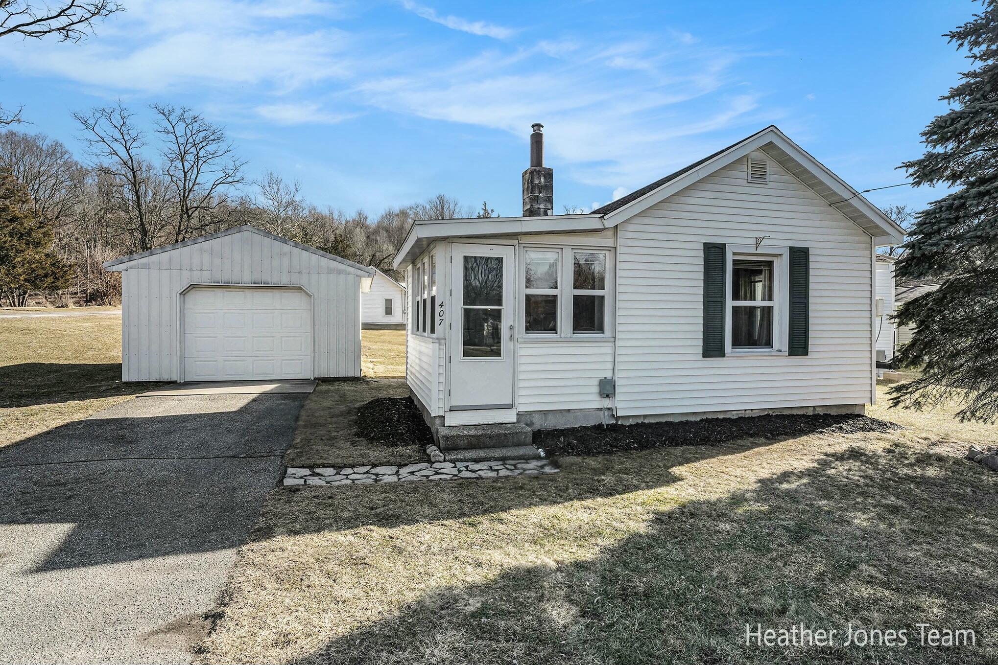 407 West Riverside Drive Ionia, MI 48846 - Photo 1 of 26 tempImagehUvzQF