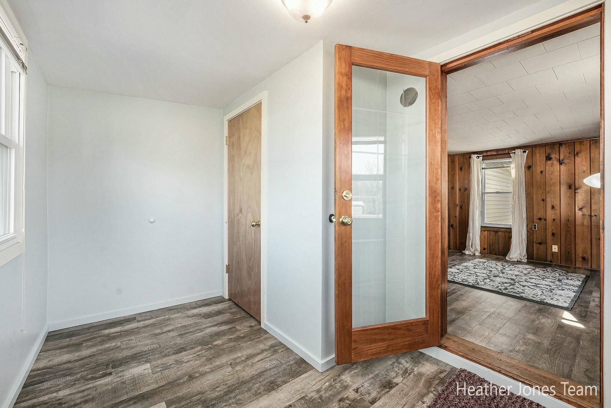 407 West Riverside Drive Ionia, MI 48846 - Photo 4 of 26 tempImagenUihZA