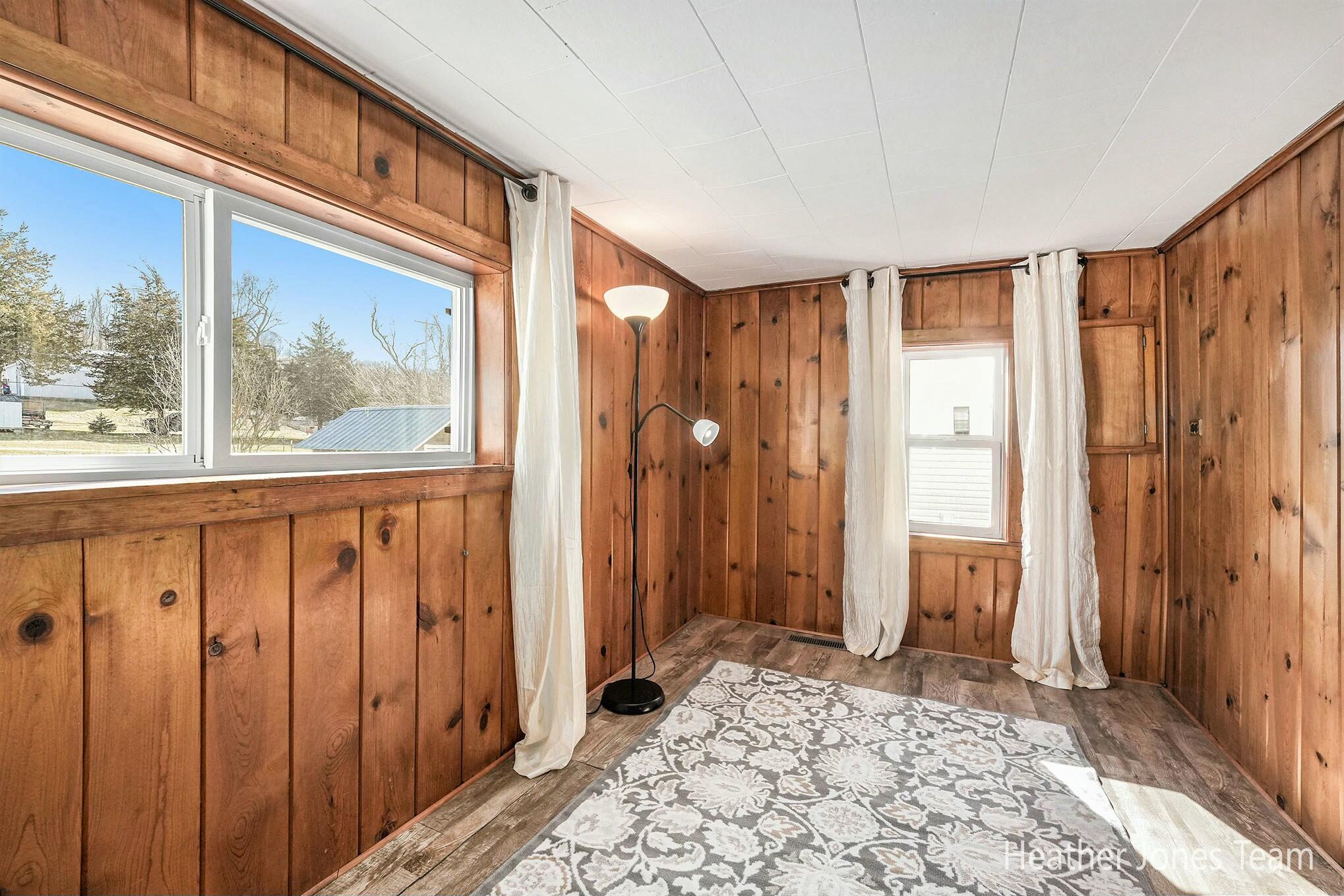 407 West Riverside Drive Ionia, MI 48846 - Photo 5 of 26 tempImageUzPPyJ