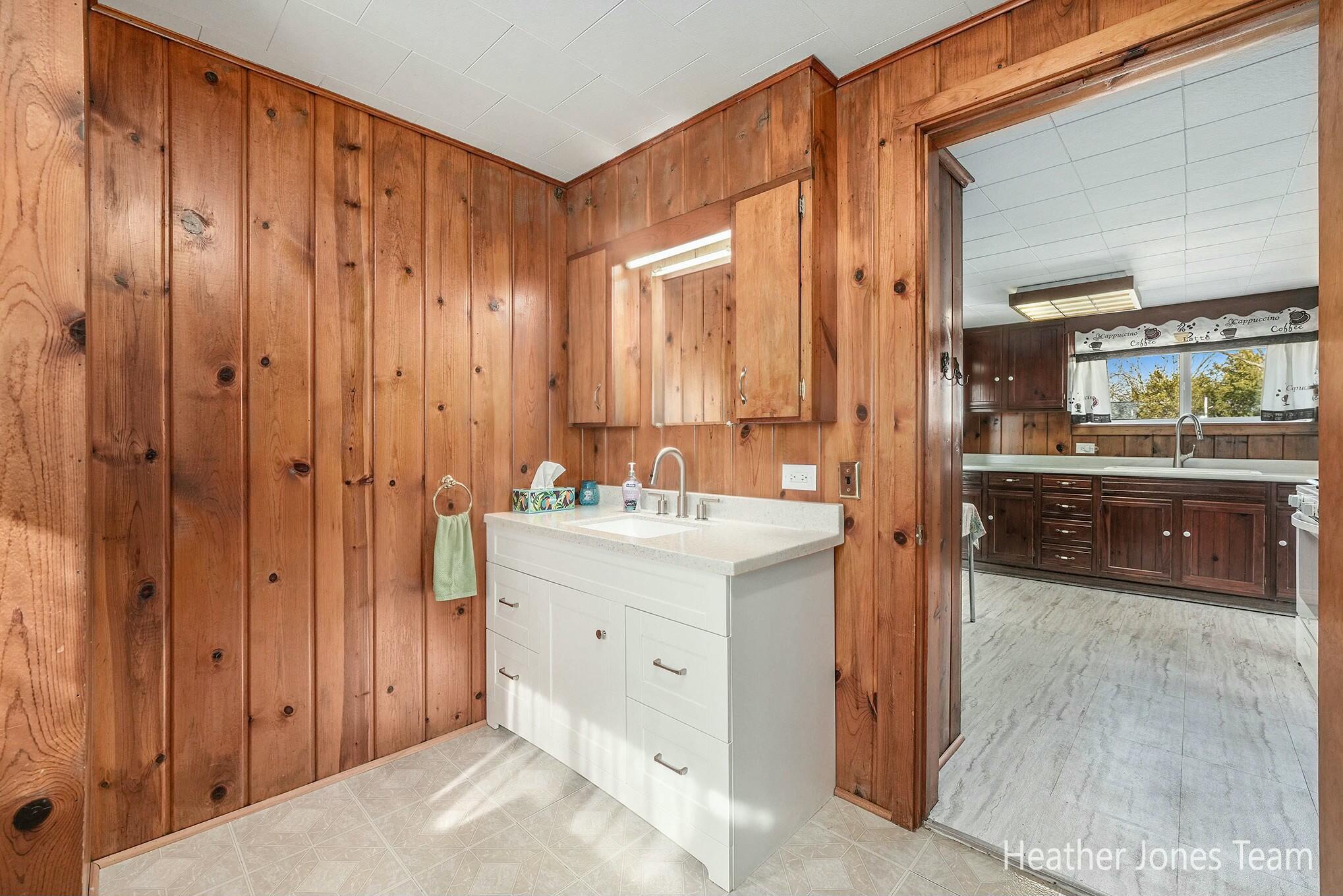 407 West Riverside Drive Ionia, MI 48846 - Photo 10 of 26 tempImage6nE9EH