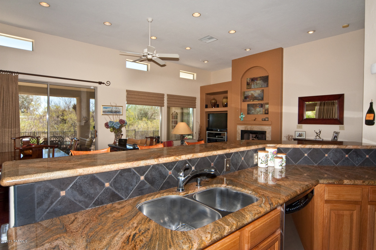 6054 North Panorama Ridge Place Tucson, AZ 85704 - Photo 15 of 36