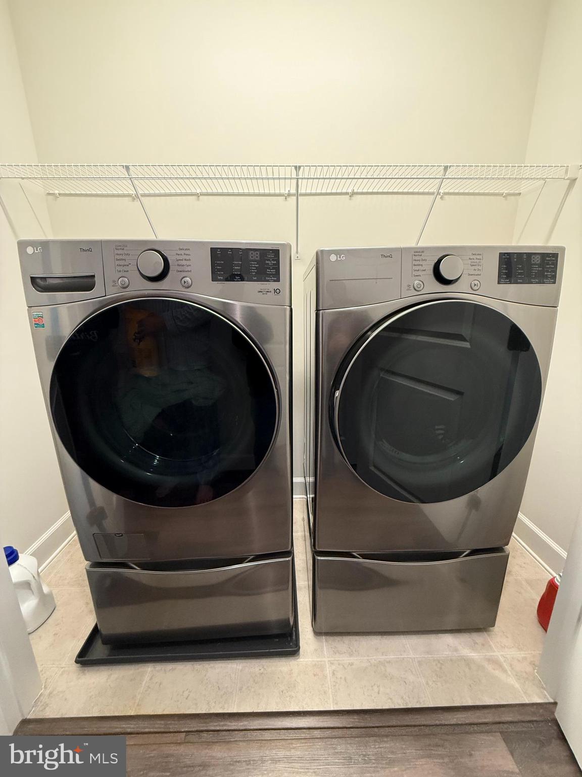 5207 Ridgeview Retreat Drive Chantilly, VA 20151 - Photo 15 of 28 a utility room with dryer and washer