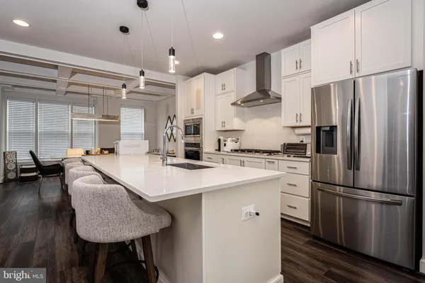 $875,000 | 5207 Ridgeview Retreat Drive, Chantilly, VA 20151