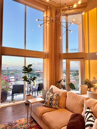 $379,852 | 3311 Yupon Street, Unit 606, Houston, TX 77006