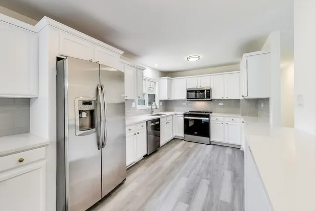 $384,900 | 304 North Pinecrest Road, Bolingbrook, IL 60440