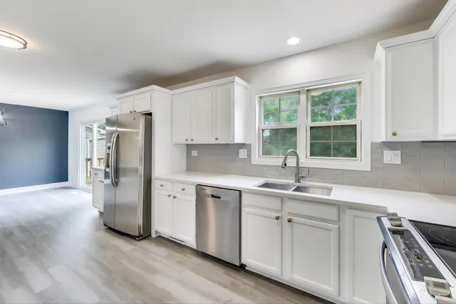 $384,900 | 304 North Pinecrest Road, Bolingbrook, IL 60440