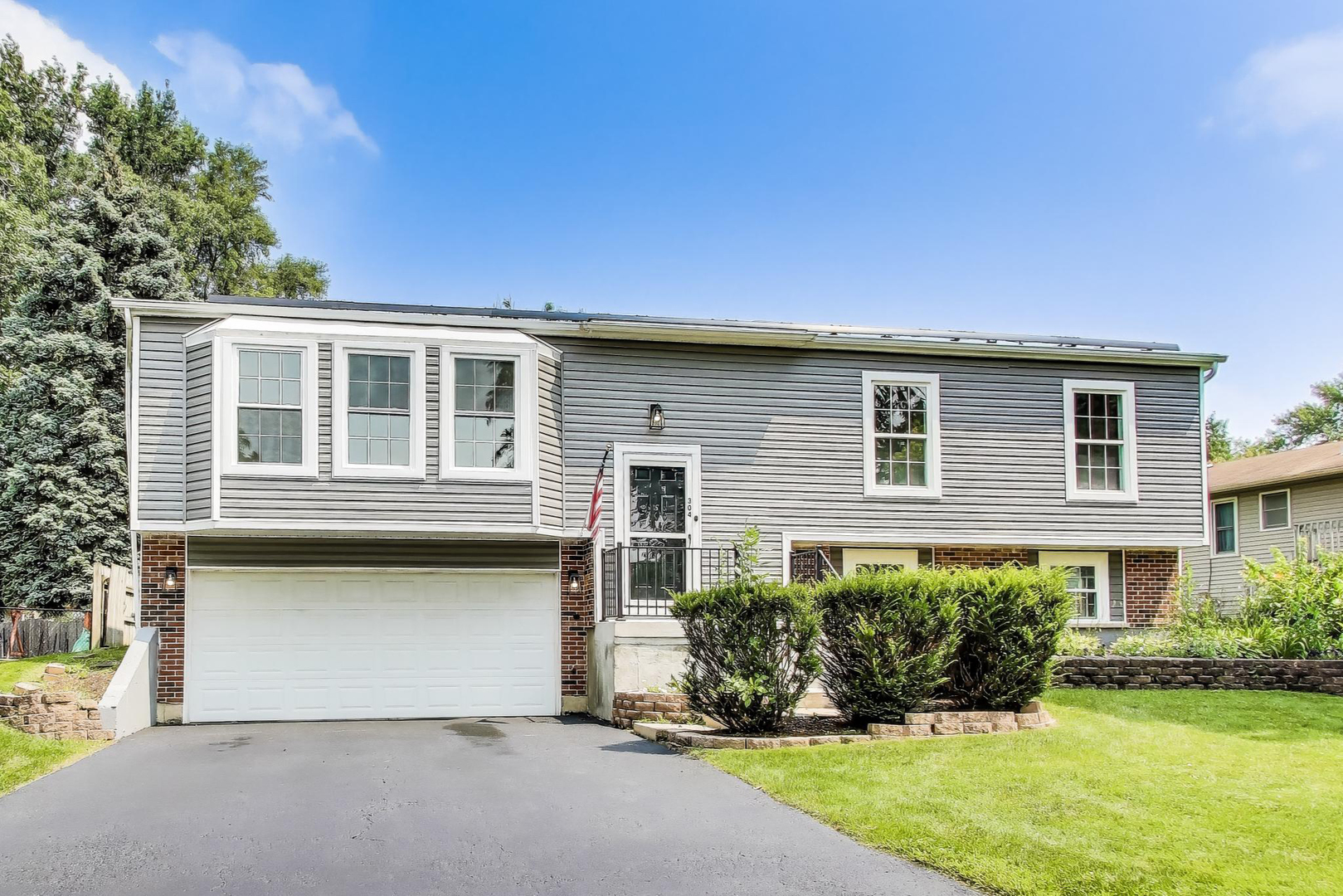 304 North Pinecrest Road Bolingbrook, IL 60440 - Photo 2 of 42