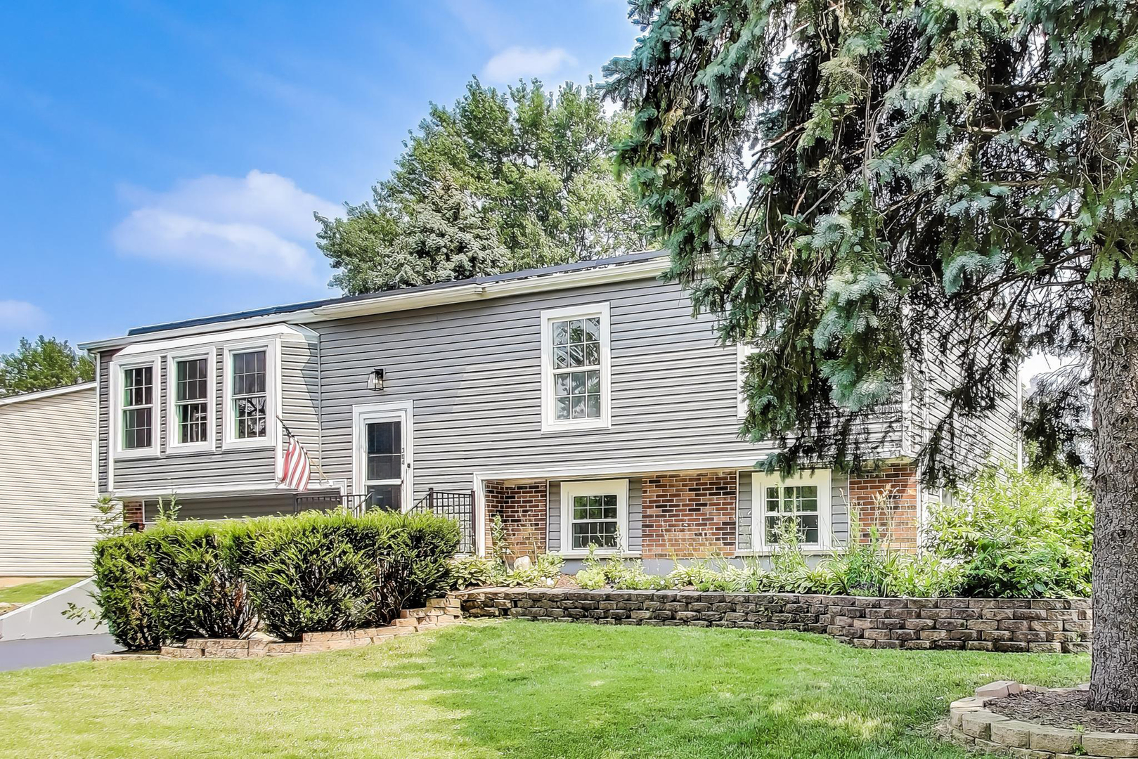304 North Pinecrest Road Bolingbrook, IL 60440 - Photo 3 of 42