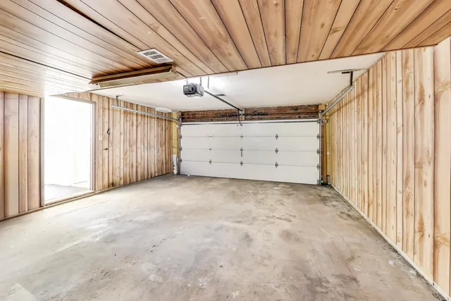 $384,900 | 304 North Pinecrest Road, Bolingbrook, IL 60440