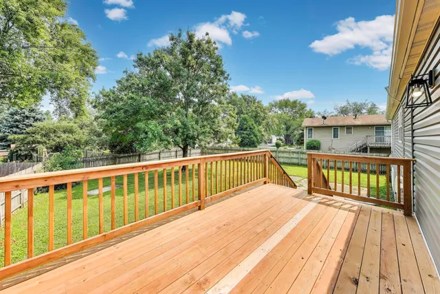 $384,900 | 304 North Pinecrest Road, Bolingbrook, IL 60440