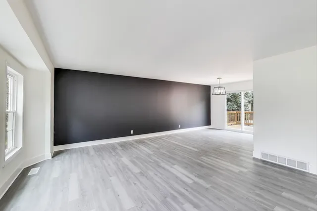 $384,900 | 304 North Pinecrest Road, Bolingbrook, IL 60440