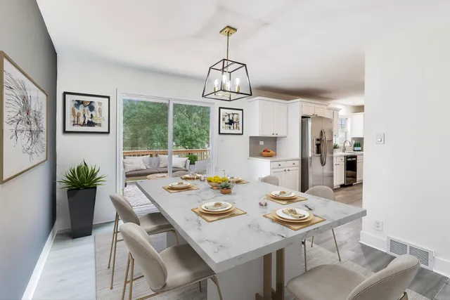 $384,900 | 304 North Pinecrest Road, Bolingbrook, IL 60440