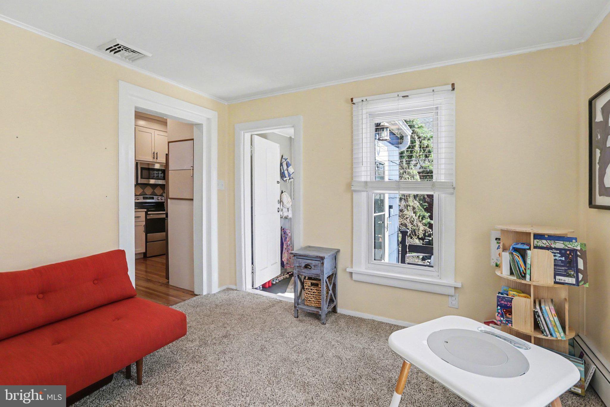 520 Hockersville Road Hershey, PA 17033 - Photo 18 of 39 a living room with furniture and a window