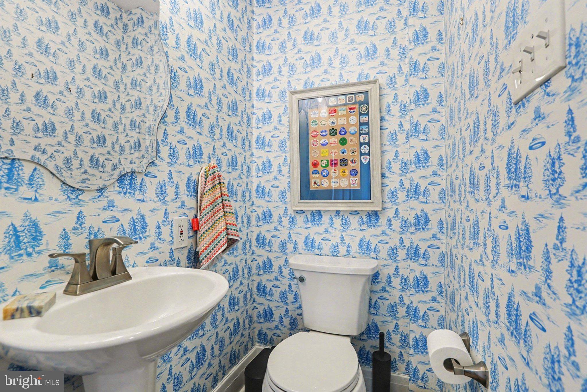 520 Hockersville Road Hershey, PA 17033 - Photo 19 of 39 a bathroom with a toilet and sink