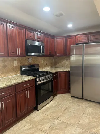 $3,095 | 225-10 146th Avenue | Brookville