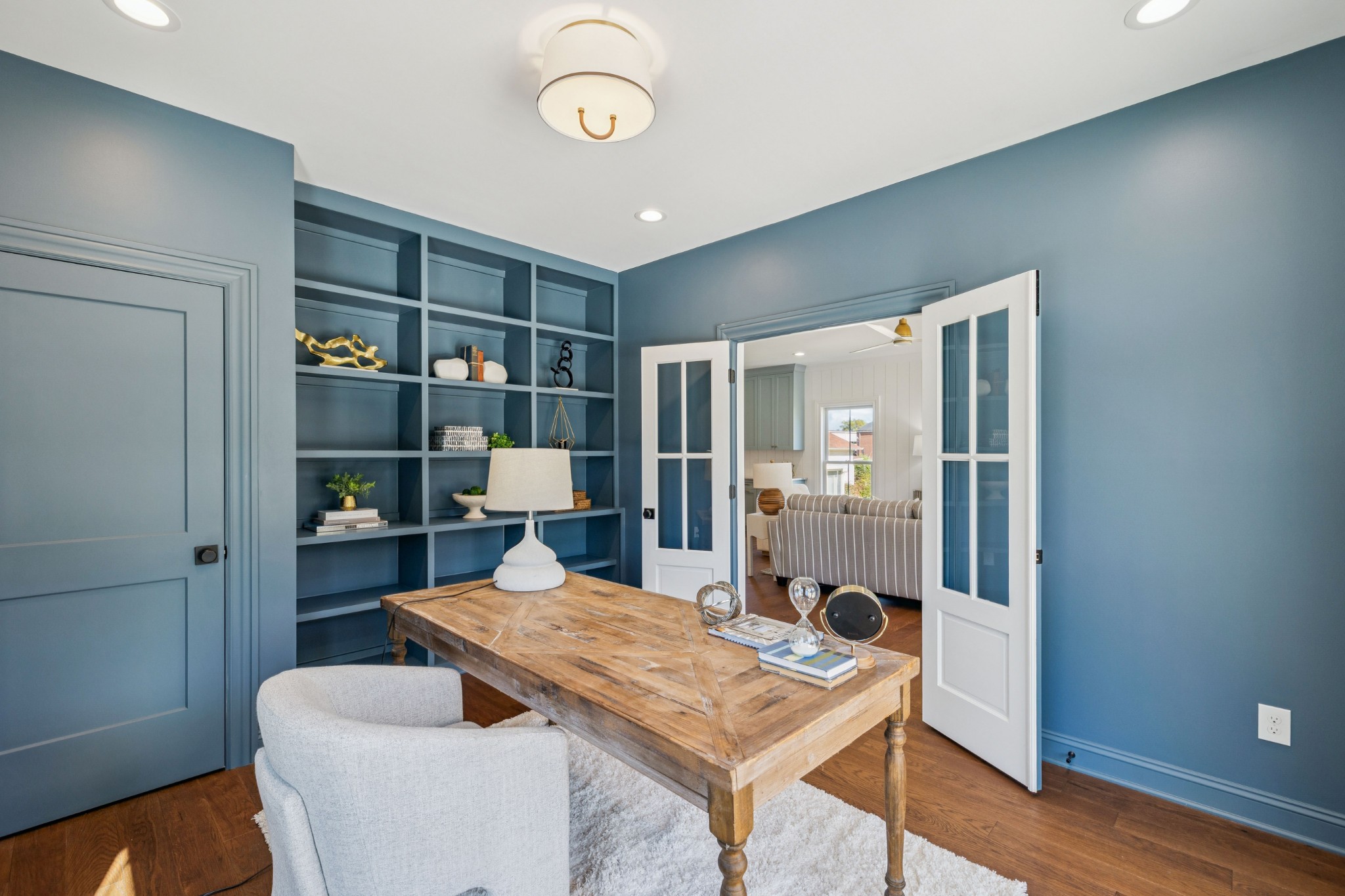 308 Bridge Avenue Murfreesboro, TN 37129 - Photo 12 of 28 a living room with furniture a table and wooden floor