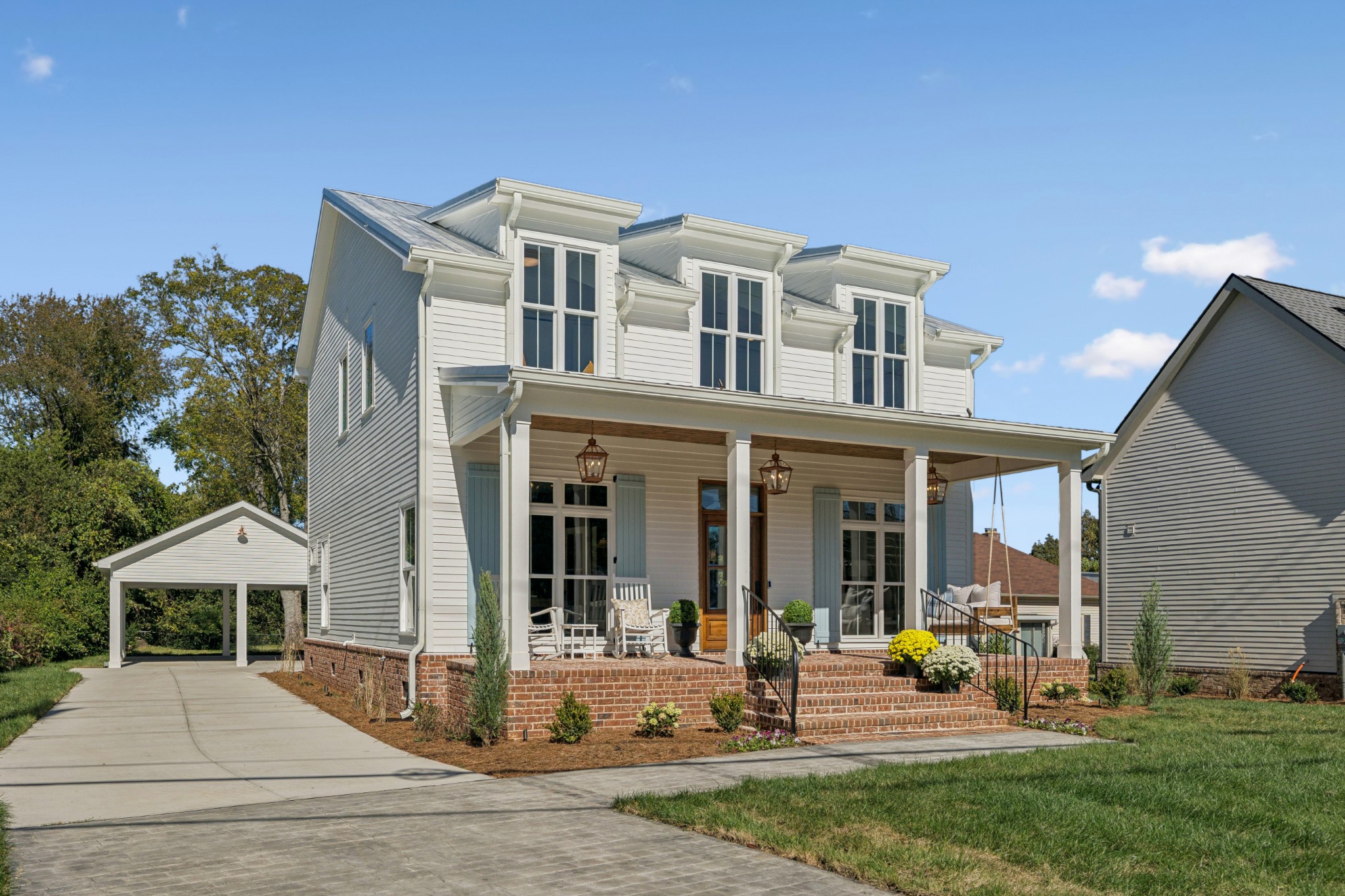 308 Bridge Avenue Murfreesboro, TN 37129 - Photo 2 of 28 a front view of a house with garden and porch