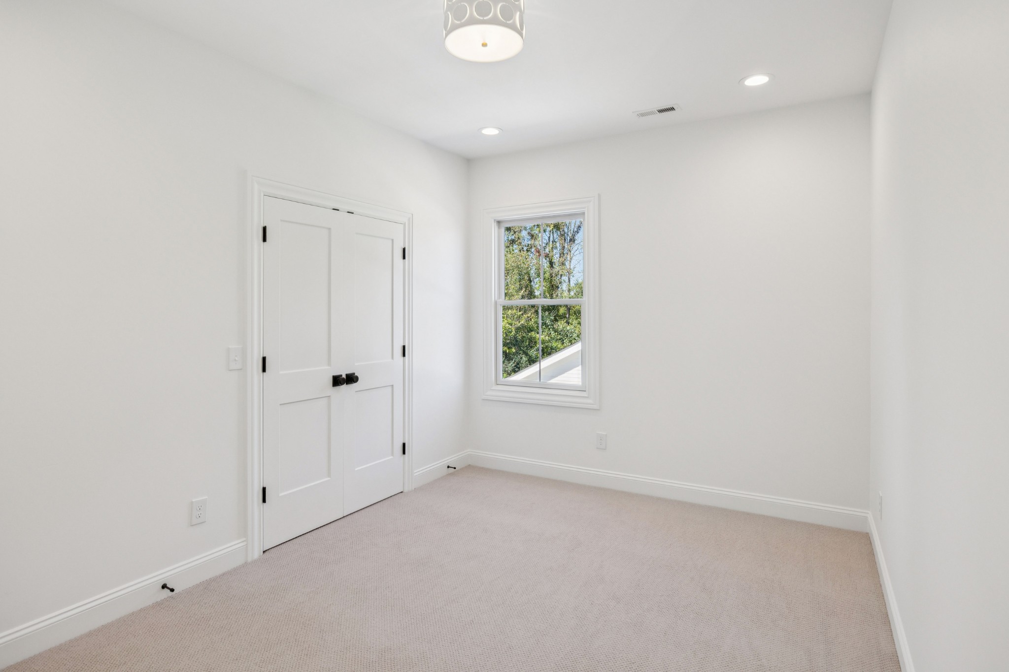308 Bridge Avenue Murfreesboro, TN 37129 - Photo 25 of 28 an empty room with windows and closet