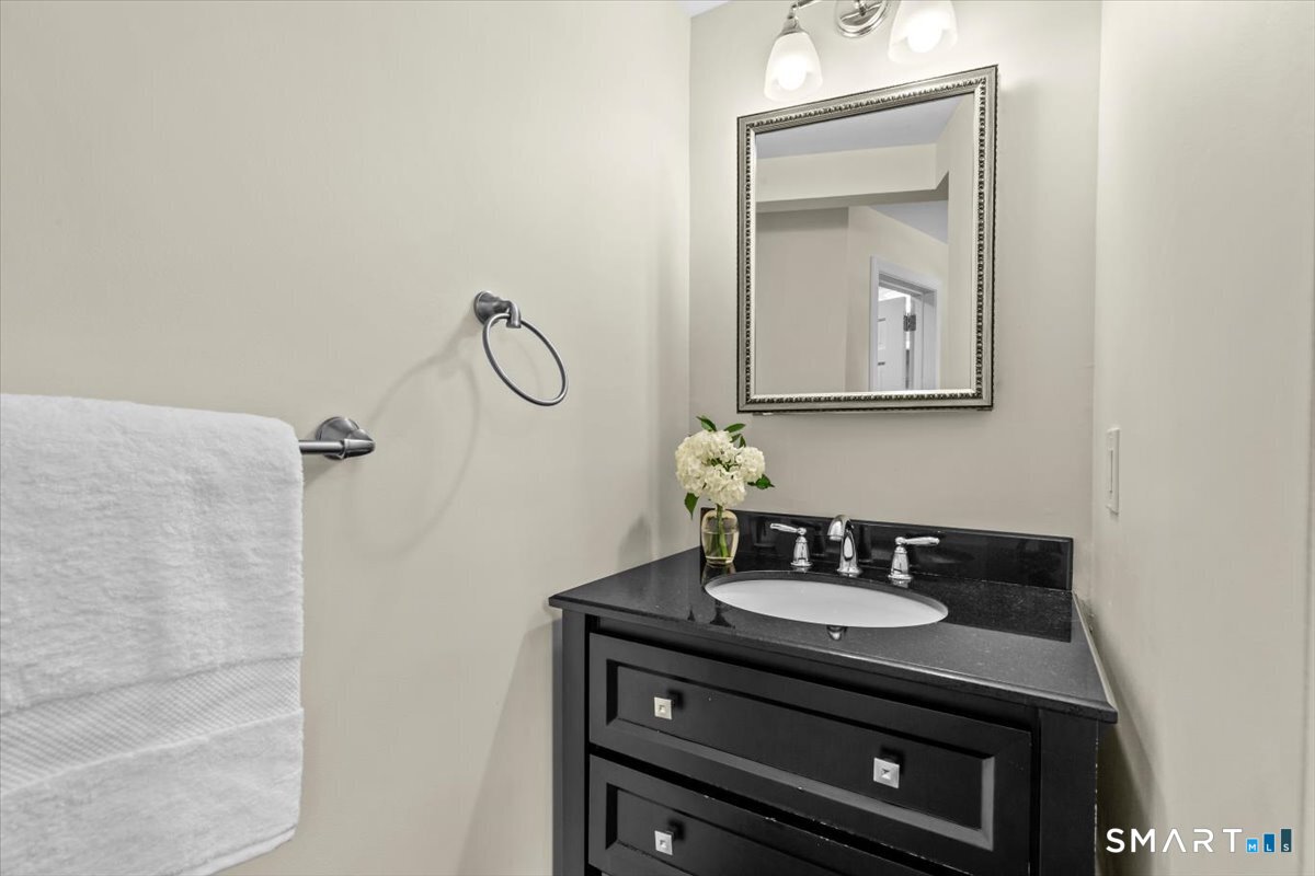 255 Mountain Road West Hartford, CT 06107 - Photo 15 of 38