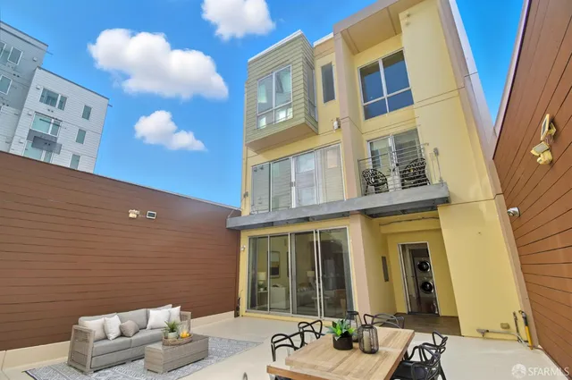 a picture of city view