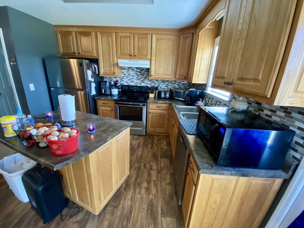 151 Wells Lee Road Elora, TN 37328 - Photo 8 of 30 a kitchen with stainless steel appliances granite countertop a stove refrigerator and a dining table