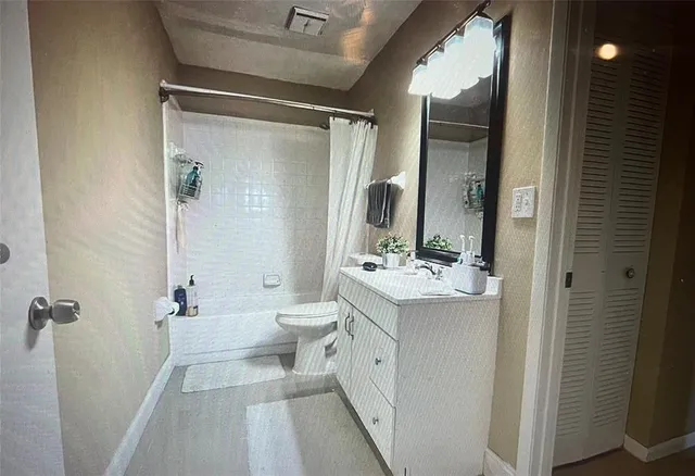 $1,700 | 3405 Northwest 44th Street, Unit 105, Lauderdale Lakes, FL 33309