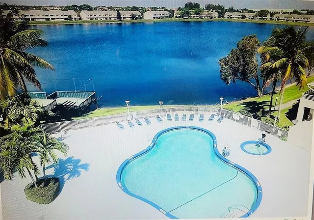 $1,700 | 3405 Northwest 44th Street, Unit 105, Lauderdale Lakes, FL 33309