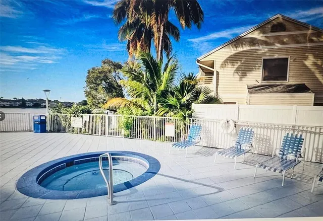 $1,700 | 3405 Northwest 44th Street, Unit 105, Lauderdale Lakes, FL 33309