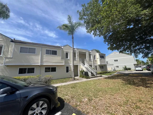 $1,700 | 3405 Northwest 44th Street, Unit 105, Lauderdale Lakes, FL 33309