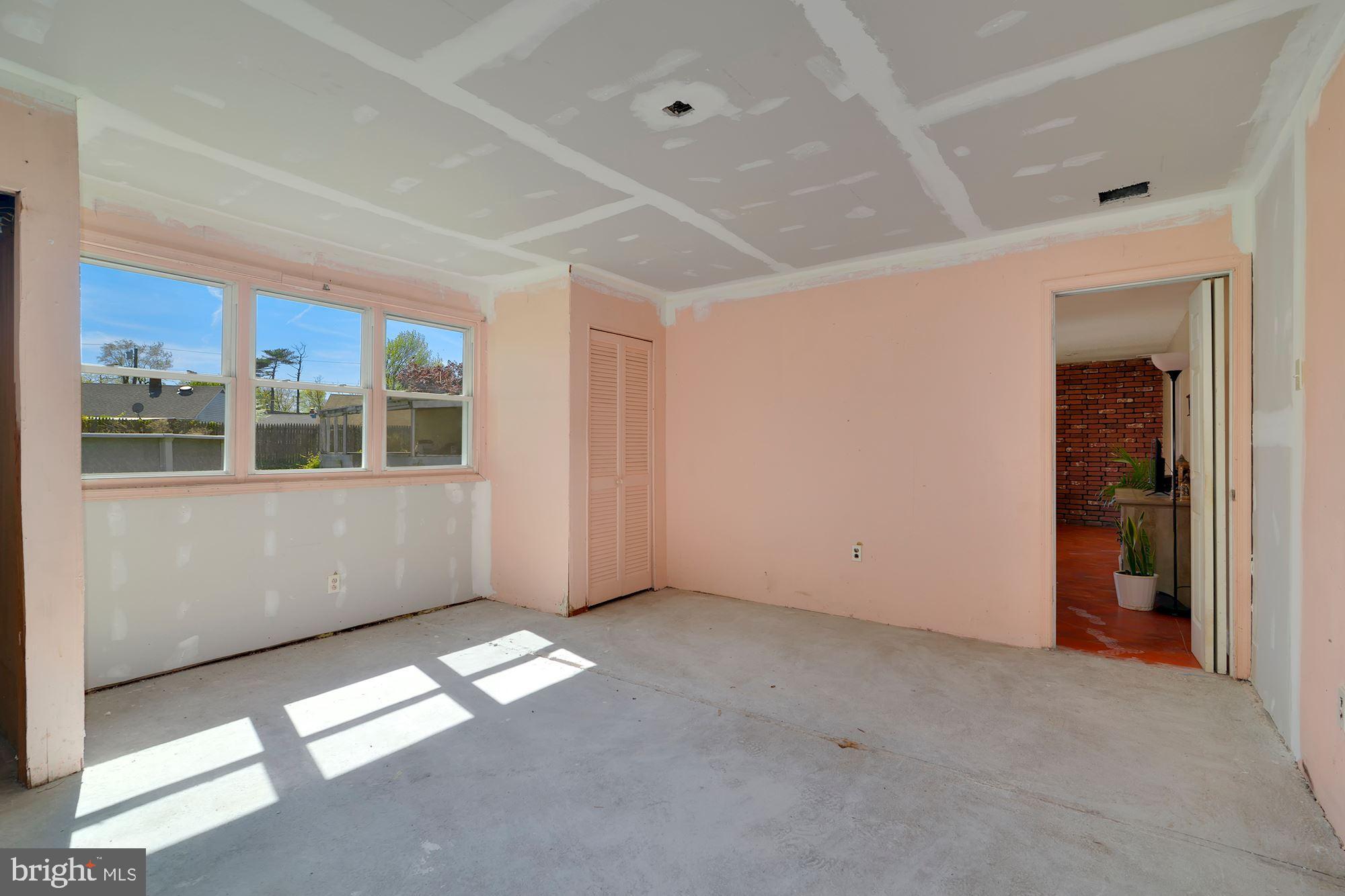 446 Flanders Road Bellmawr, NJ 08031 - Photo 12 of 29 an empty room with windows