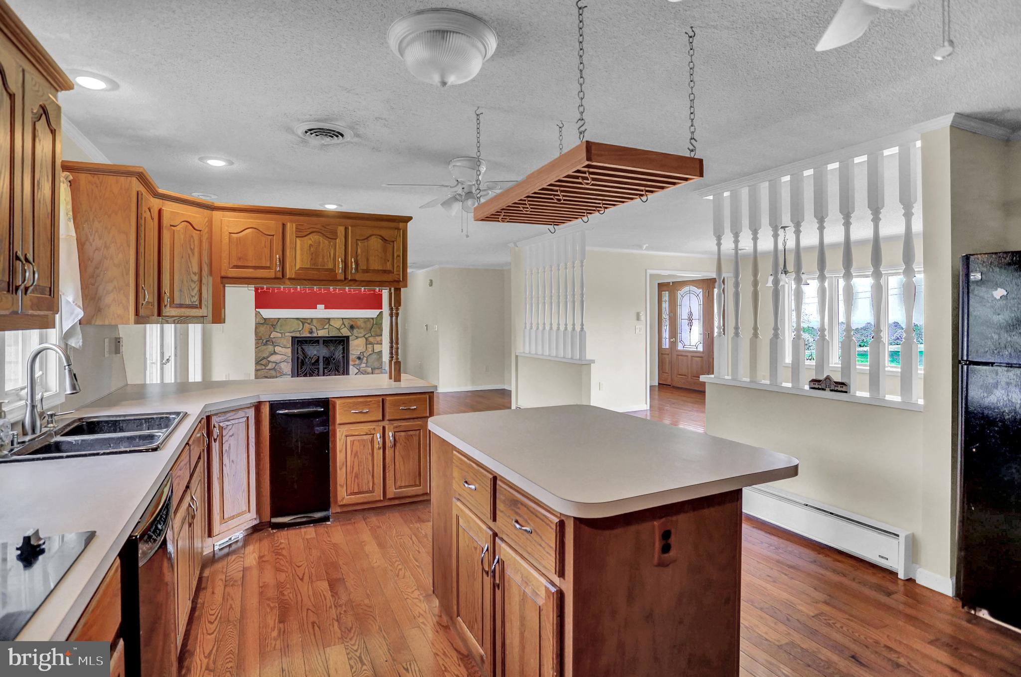 25 Warren Trail Fairfield, PA 17320 - Photo 11 of 42 kitchen towards living room