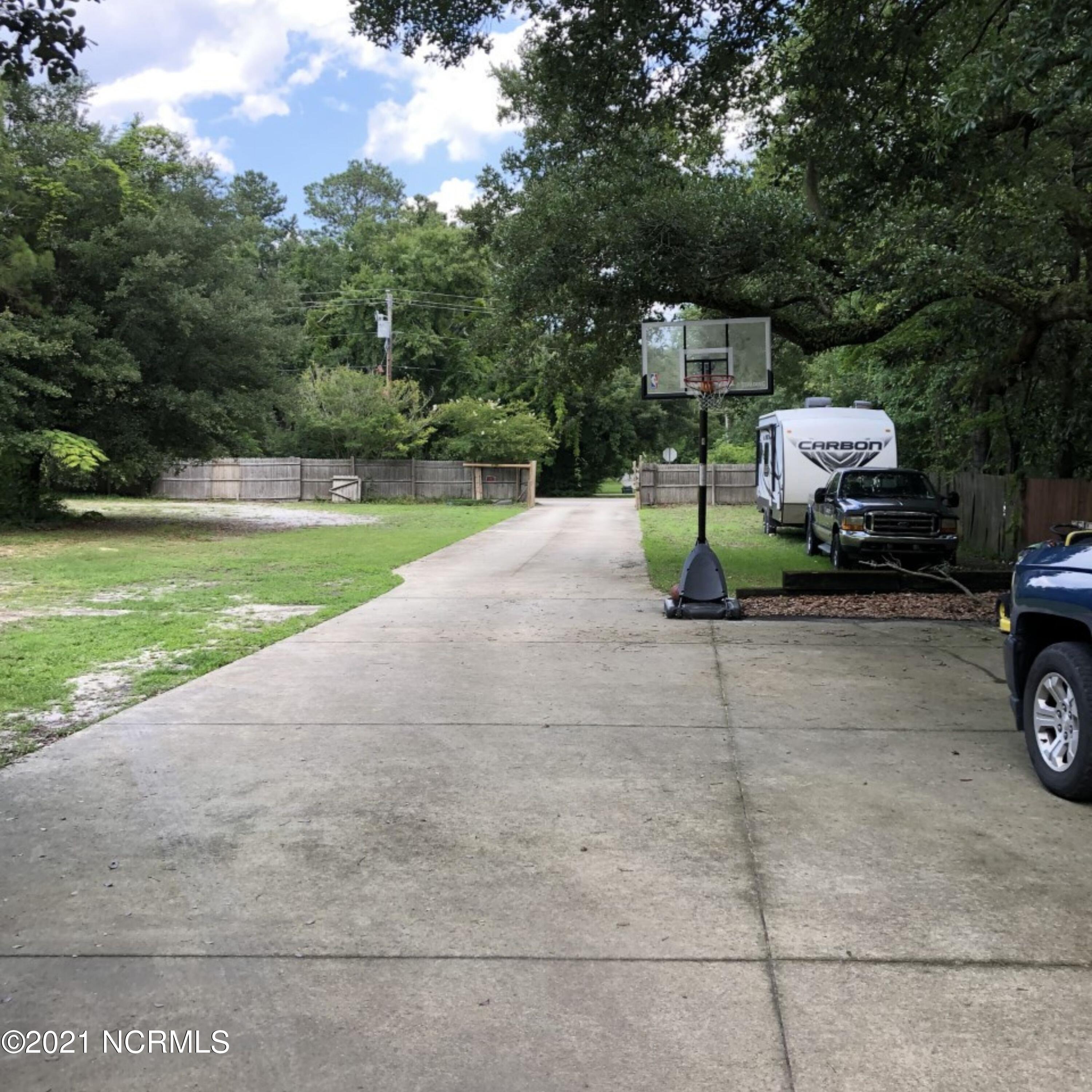339 Hooker Road Wilmington, NC 28403 - Photo 7 of 62 Driveway