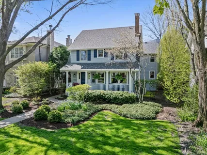 $1,885,000 | 1082 Ash Street, Winnetka, IL 60093