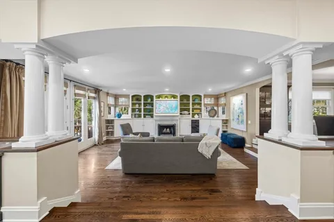 $1,885,000 | 1082 Ash Street, Winnetka, IL 60093