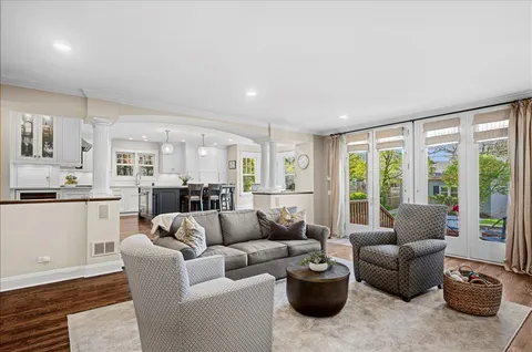 $1,885,000 | 1082 Ash Street, Winnetka, IL 60093
