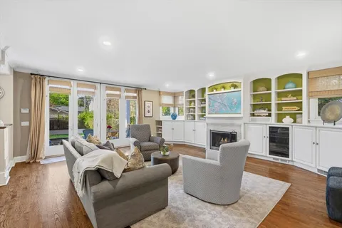 $1,885,000 | 1082 Ash Street, Winnetka, IL 60093
