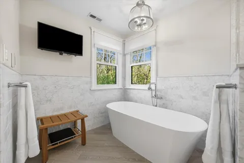 $1,885,000 | 1082 Ash Street, Winnetka, IL 60093