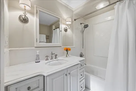 $1,885,000 | 1082 Ash Street, Winnetka, IL 60093