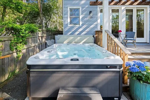 $1,885,000 | 1082 Ash Street, Winnetka, IL 60093