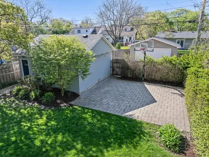 $1,885,000 | 1082 Ash Street, Winnetka, IL 60093